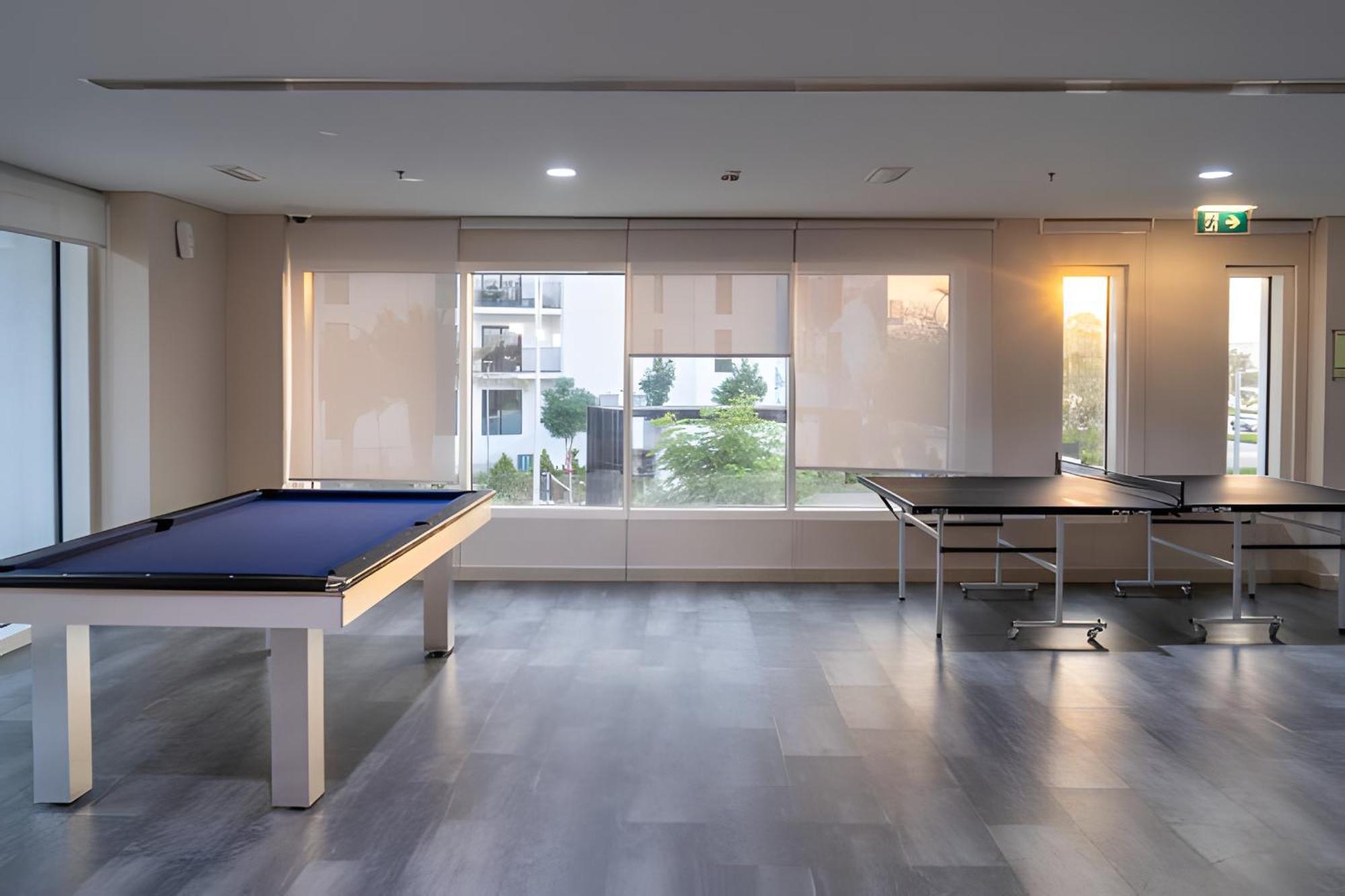 Serene Canal View 1br At Yas Island