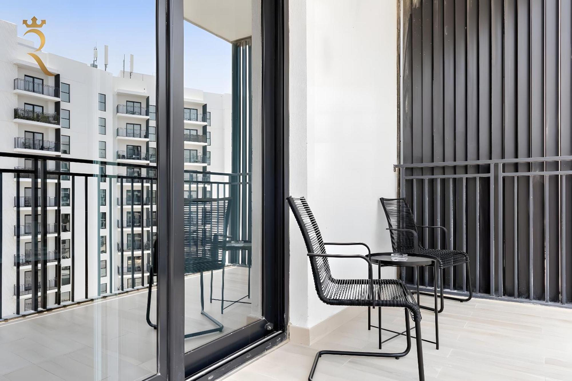Serene Canal View 1br At Yas Island *