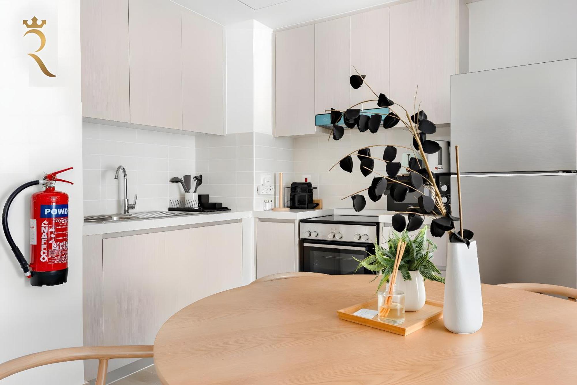 Serene Canal View 1br At Yas Island Abu Dhabi