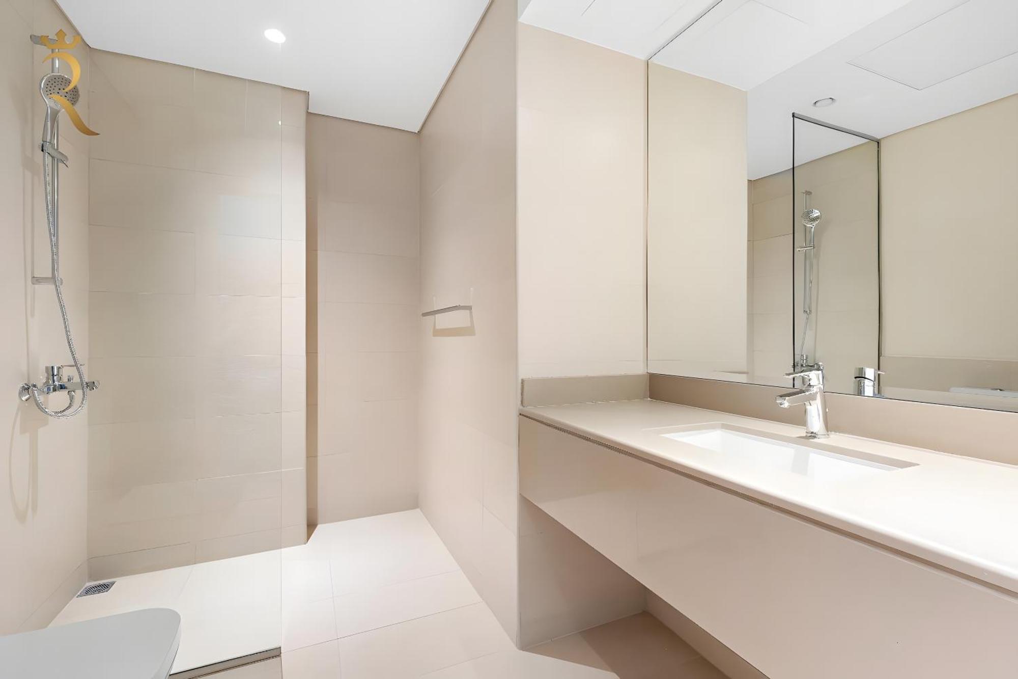 Serene Canal View 1br At Yas Island Apartment